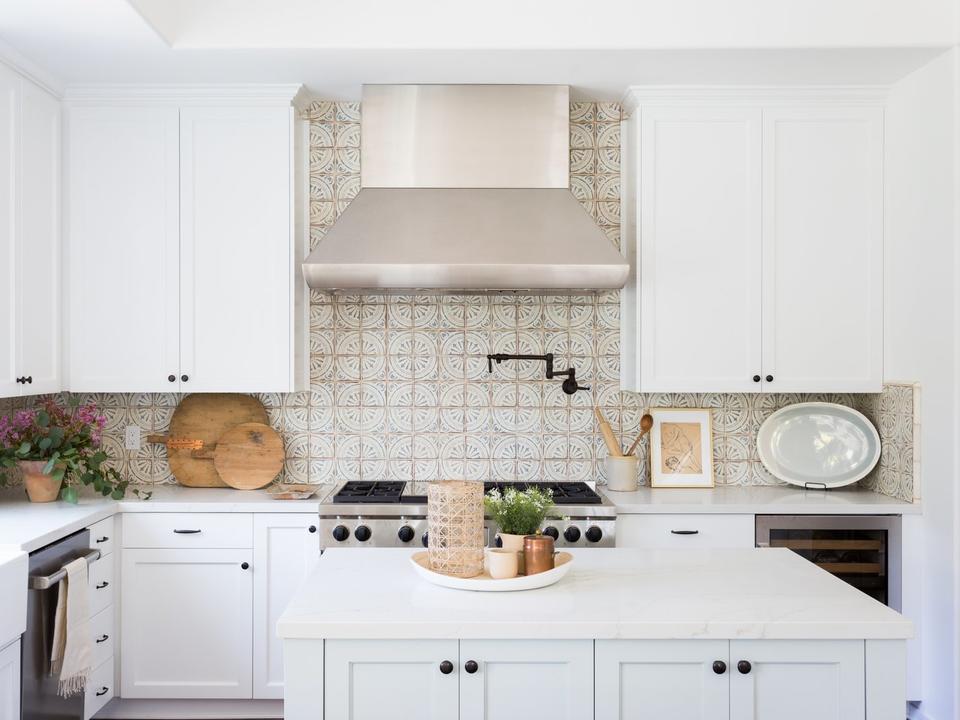 Tấm chắn nhà bếp backsplash là gì? Tại sao bếp cần có backsplash
