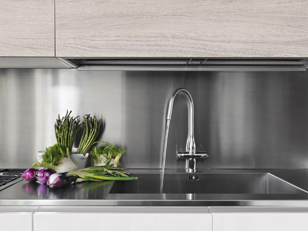 Backsplash bằng inox, loại tấm chắn tường bếp sở hữu nhiều ưu điểm