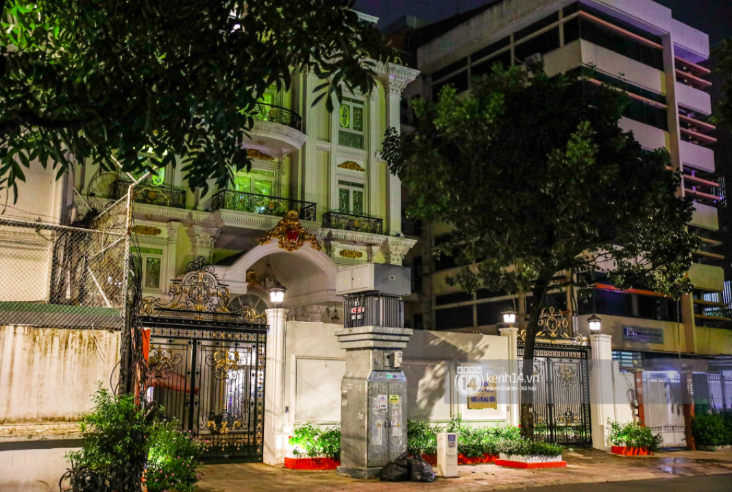 Một cách để khám phá bộ sưu tập của gia đình là thông qua đại gia Phương Hằng Một góc căn biệt thự siêu sang của gia đình Phương Đăng.