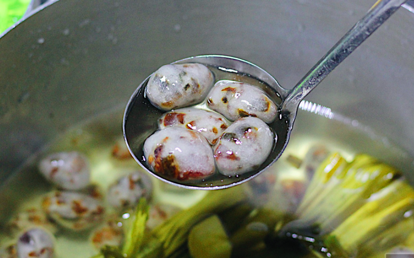 Chè bột lọc heo quay - món chè lạ chỉ tìm thấy khi đến Huế