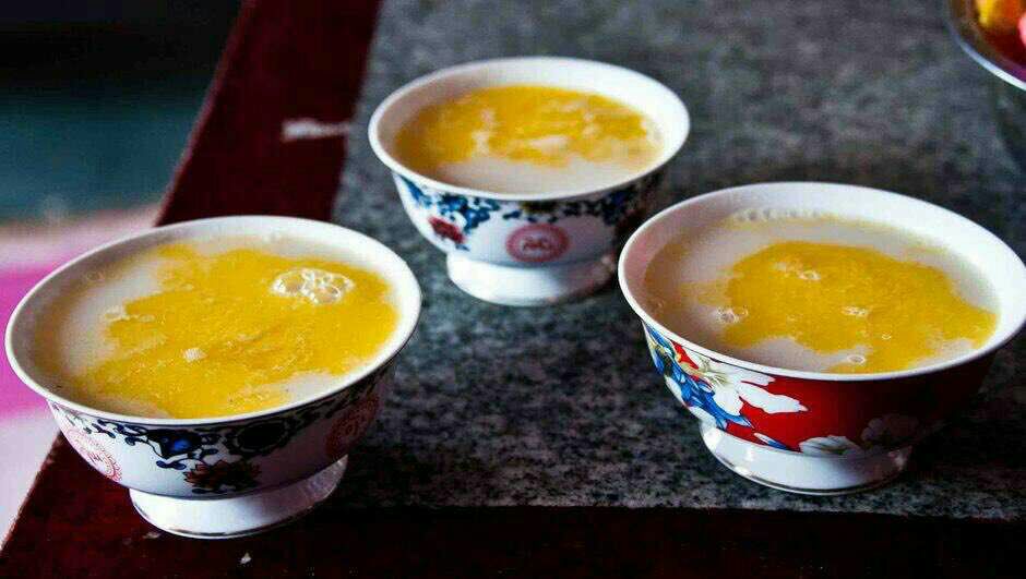 Trà bơ Tây Tạng, thức uống bổ dưỡng từ độ cao 4000m của Tây Tạng