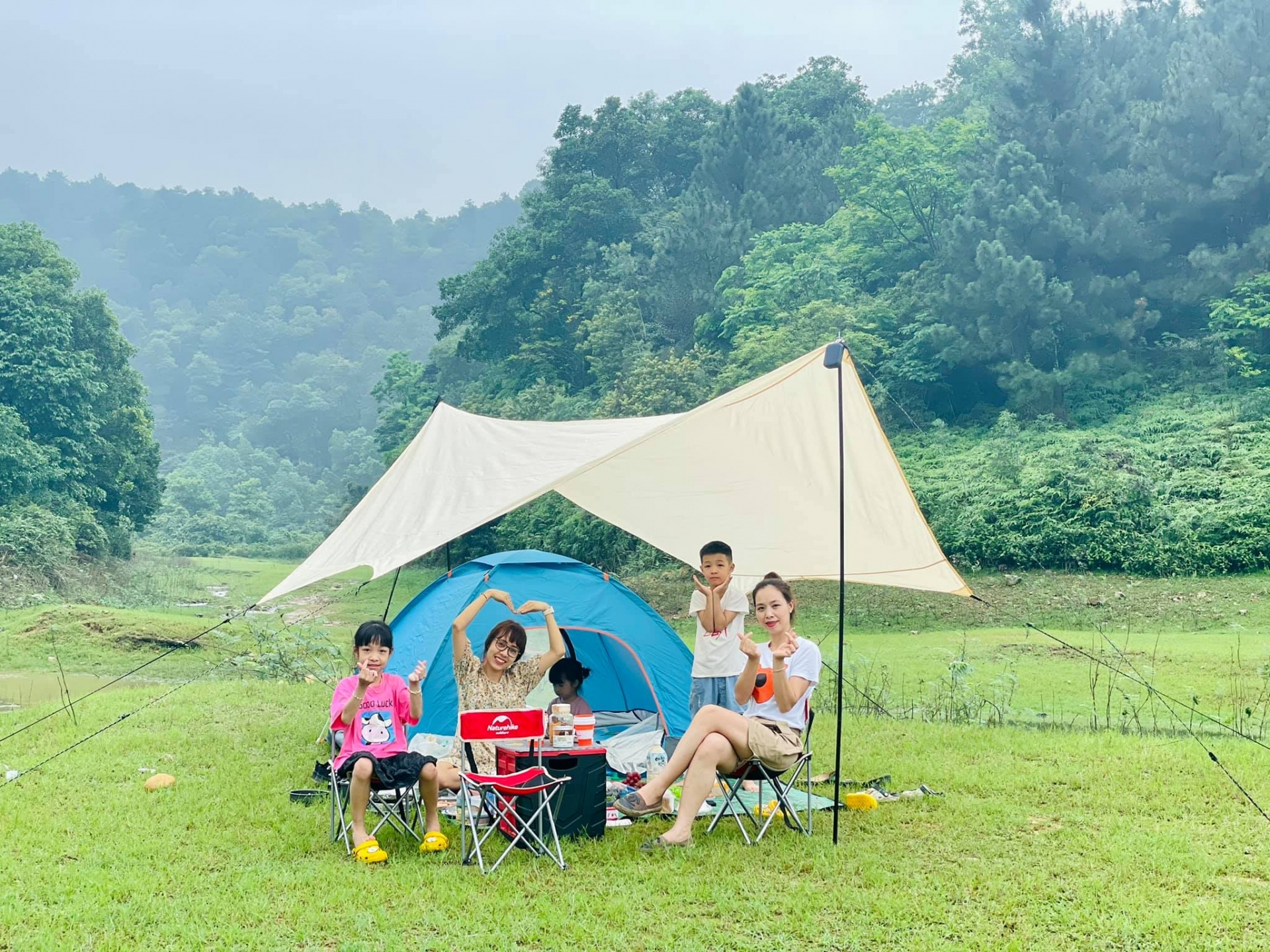 Rất nhiều gia đình chọn đi cắm trại vào dịp cuối tuần khi không đi du lịch xa.