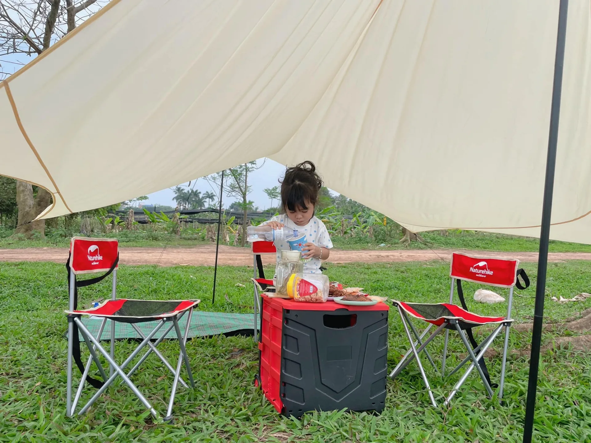 Bảng danh sách đồ cắm trại cần mua để hòa mình vào trào lưu camping, picnic của gia đình trẻ - Ảnh 5