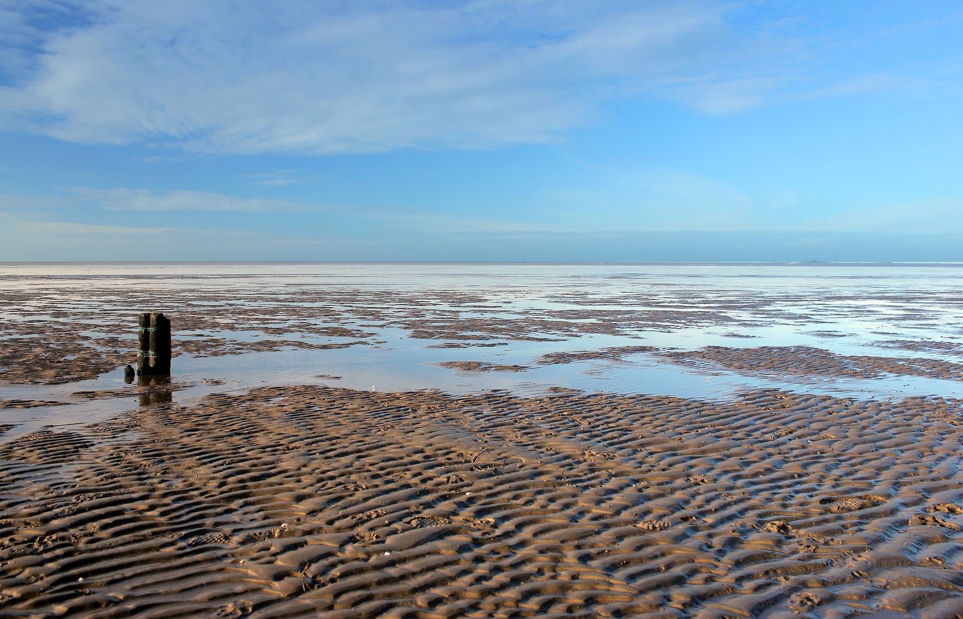 Mỗi ngày biển Wadden rút 2 lần để lộ ra bãi bùn rộng đến 15km.