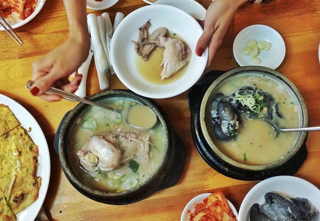 Gà hầm sâm, món ăn truyền thống và là món ăn giải nhiệt ngày hè của người dân Hàn Quốc. - Ảnh: febemelina
