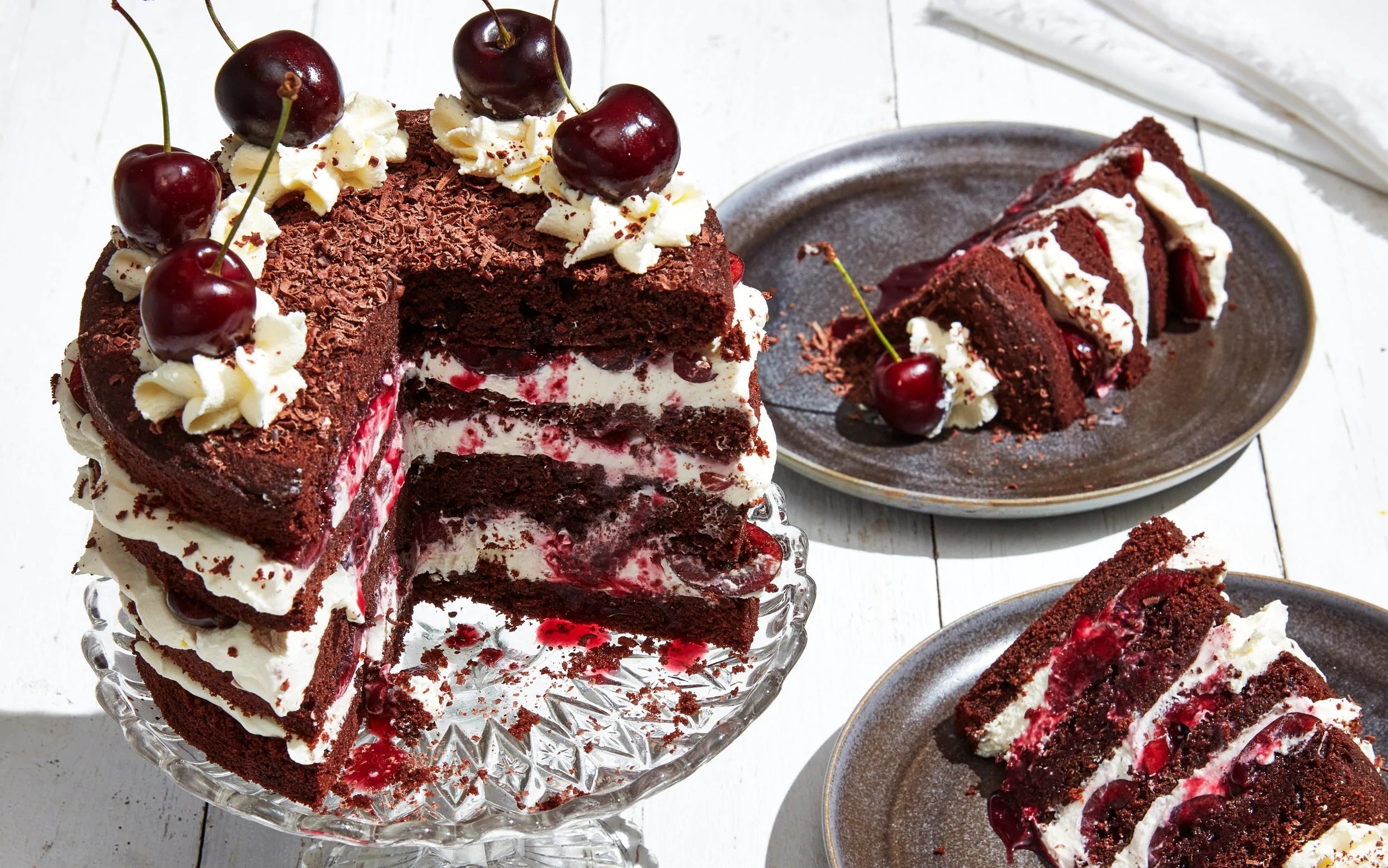 Bánh Black Forest - Hương Vị Socola Hòa Quyện Cùng Anh Đào