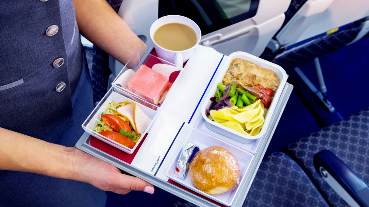 Lý giải tại sao đồ ăn trên máy bay thường không ngon? - Ảnh 2