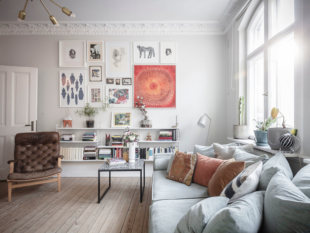 Căn hộ 56m² mang Scandinavian với phòng ngủ tí hon ngay trong phòng khách