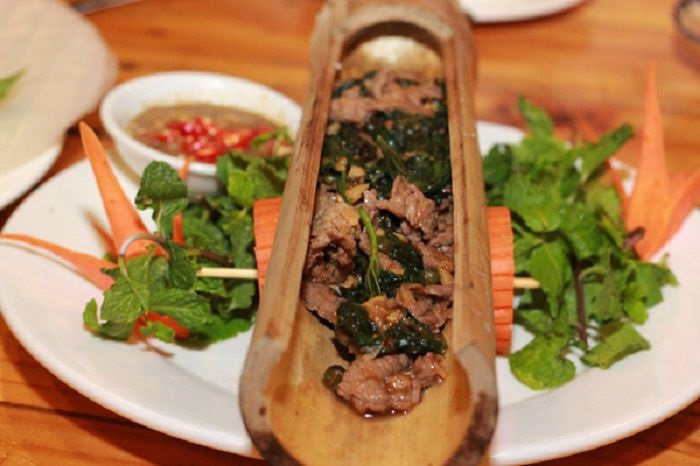 Món thịt heo nướng ống tre hấp dẫn khó chối từ của người Tây Nguyên