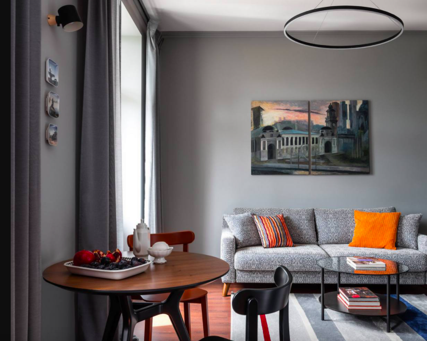 Căn hộ 50m² thu hút với cách sử dụng màu sắc và hoạ tiết cá tính