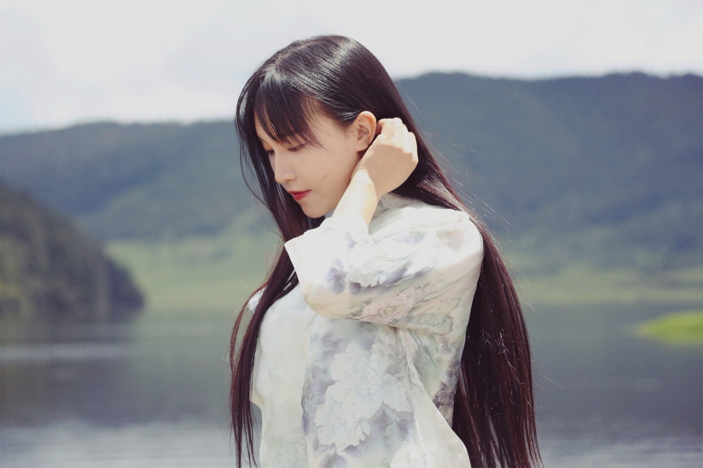Lý Tử Thất là ai? Từ DJ nghèo, mồ côi trở thành tiên nữ đồng quê giàu có
