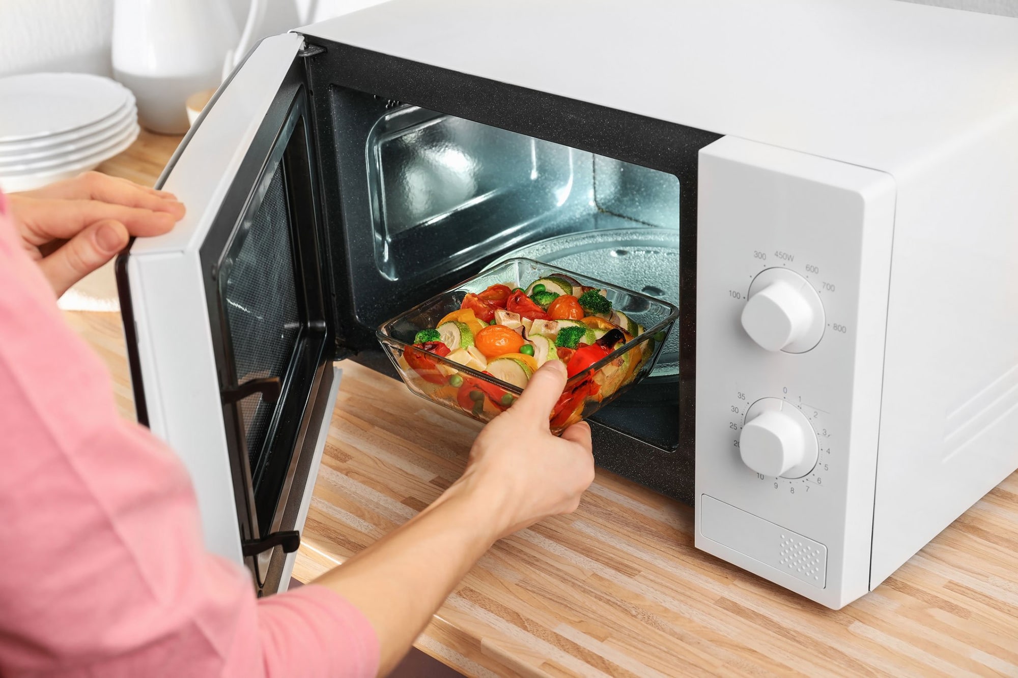 Mẹo hâm nóng đồ ăn bằng lò vi sóng giúp thực phẩm nóng nhanh như vừa mới nấu