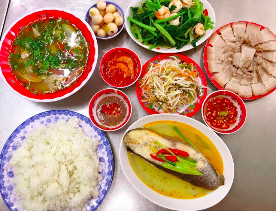 Một bữa cơm ở Huế - Ảnh: lotus_fish