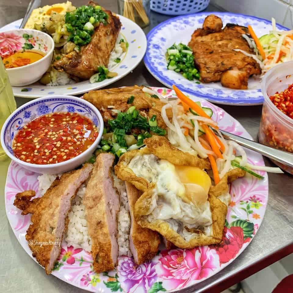 Cơm tấm, món cơm đặc trưng của Sài Gòn và có mặt ở mọi tỉnh miền Nam.