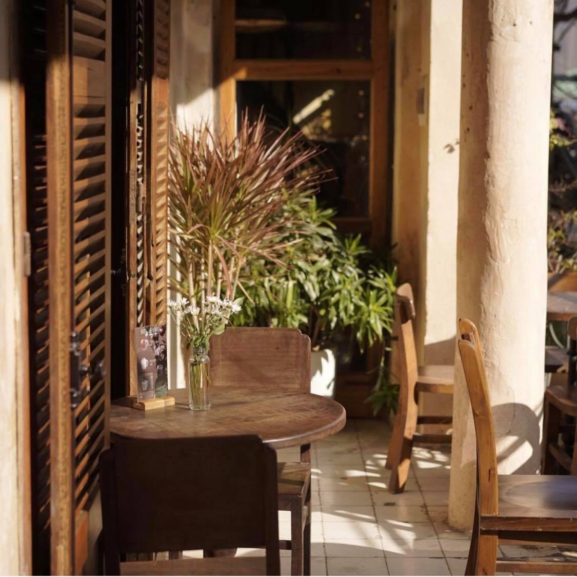 6 quán cà phê lãng mạn, cực hợp để cảm nhận mùa thu Hà Nội đang về - Ảnh 4