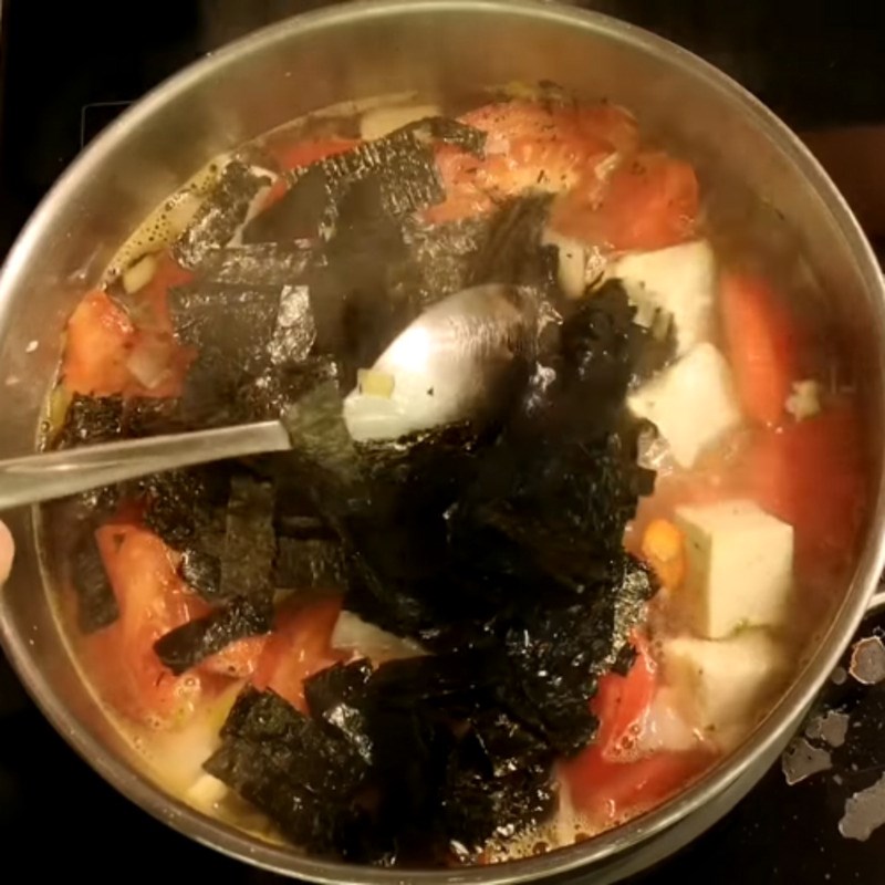 Công thức nấu canh rong biển cà chua ngon miệng chỉ trong vòng 15 phút - Ảnh 4