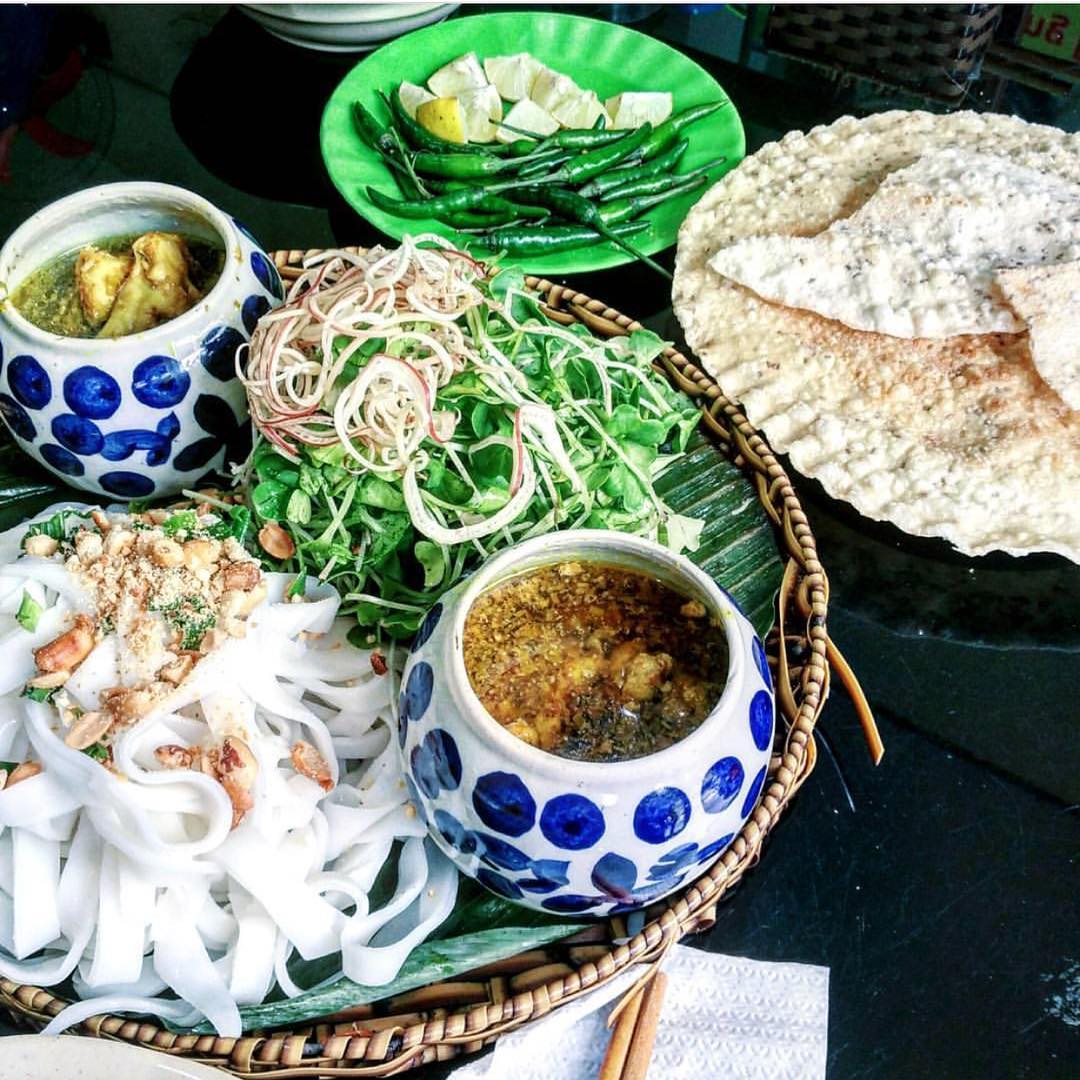 Mì quảng Bếp Trang nổi tiếng được nhiều du khách biết đến và trở thành điểm đến không thể bỏ qua - Ảnh: eatwithtoferz
