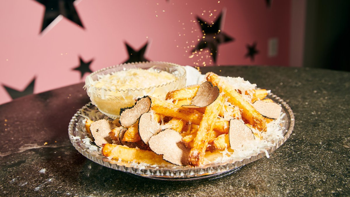 5 món đồ ăn nhanh dành cho giới siêu giàu: Khoai tây chiên giá 4,5 triệu, sữa lắc giá 2,5 triệu