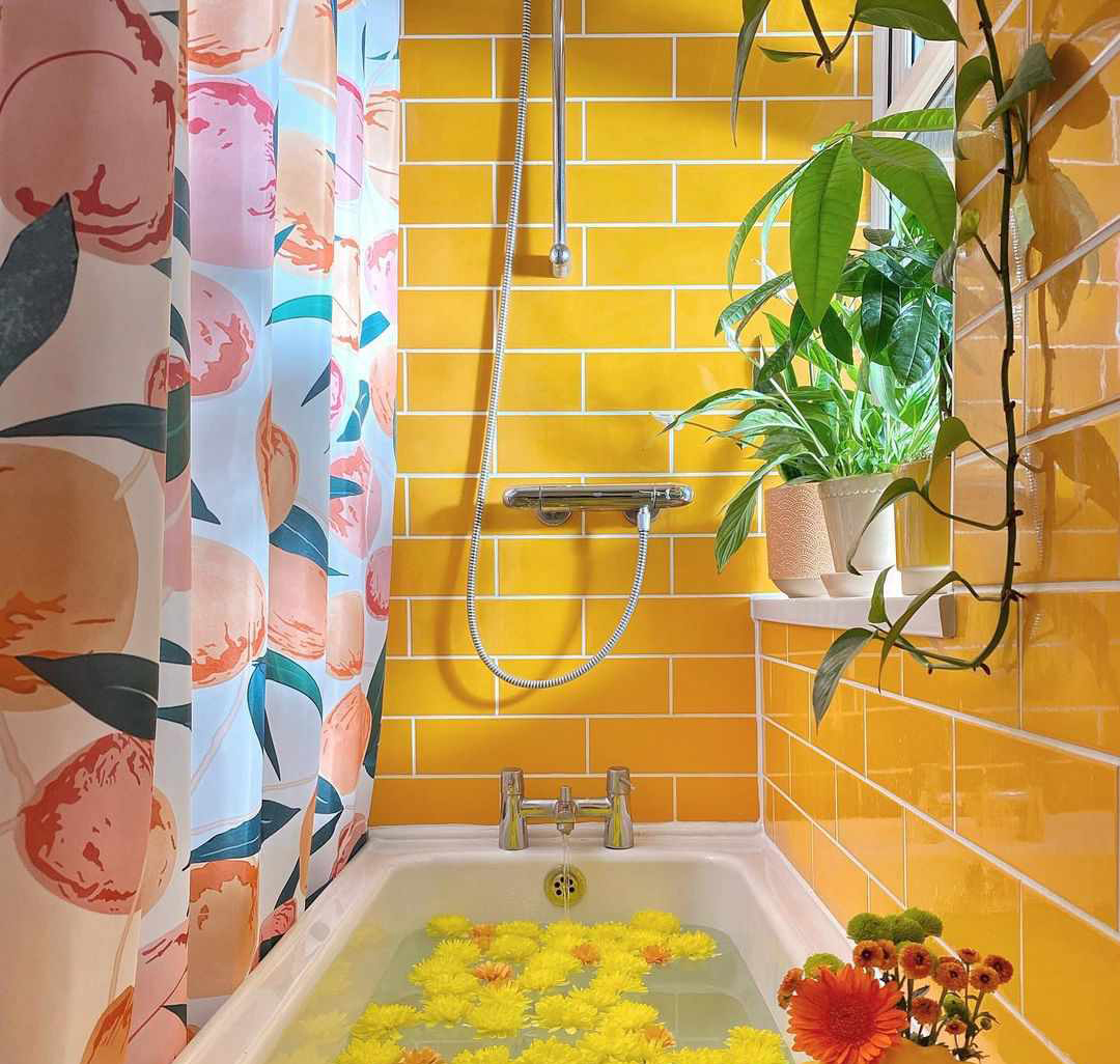 Trang trí phòng tắm bằng màu vàng rạng rỡ để cảm nhận "mùa Đông không lạnh"