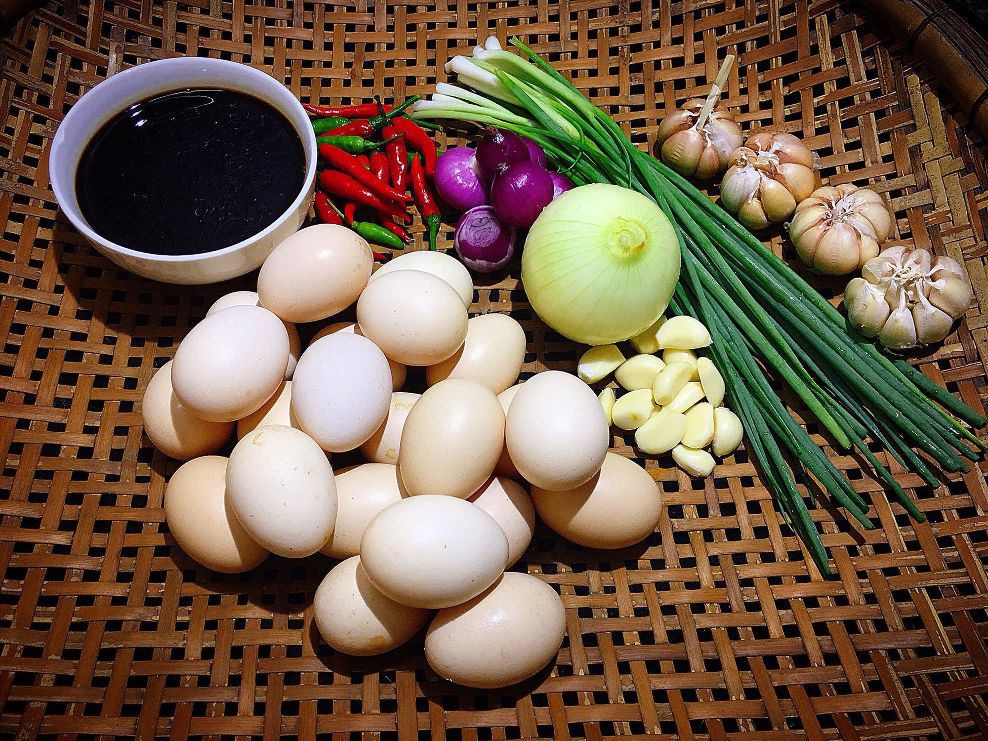 Trứng ngon, bổ nhưng không muốn hại sức khỏe đừng kết hợp với những nguyên liệu này