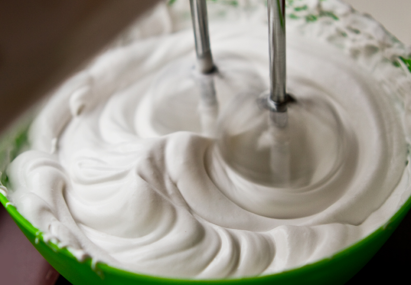 Cách làm kem tươi từ sữa tươi trắng mịn, thơm ngậy đơn giản