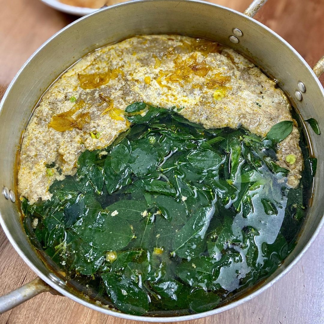 Cách nấu canh cua rau ngót thơm ngon, chỉ cần canh không nồi cơm cũng hết veo