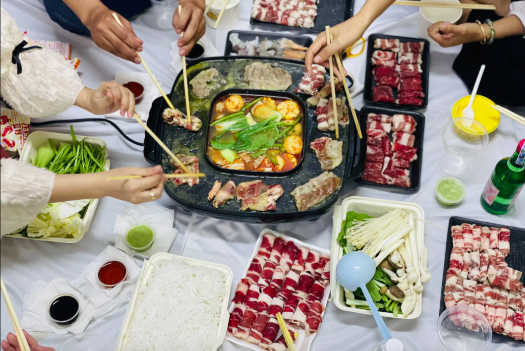 Cách đặt đồ ăn online ngon mà hời về liên hoan đón năm mới, hãy nhớ 5 bí kíp này