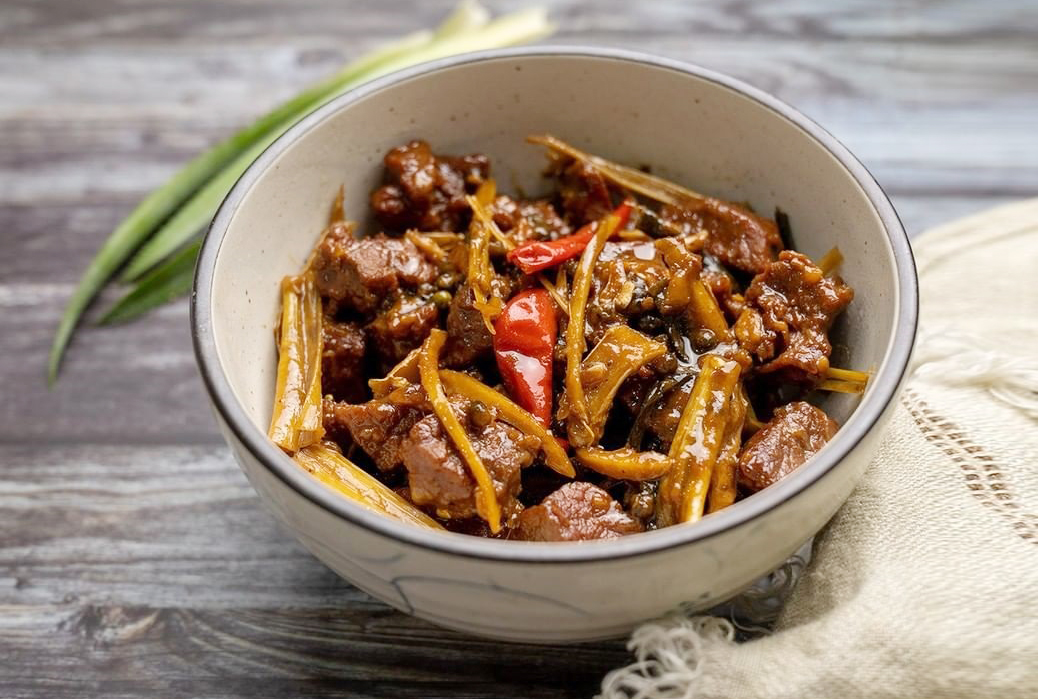 Cách làm bắp bò kho gừng sả vừa thơm ngon vừa đưa cơm ngày gió về