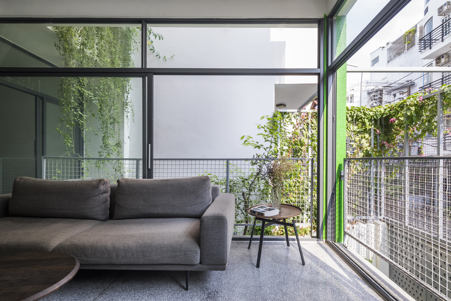 3.2 Home: Ngôi nhà nhỏ ở Sài Gòn khéo léo sử dụng màu xanh lá cây làm điểm nhấn 