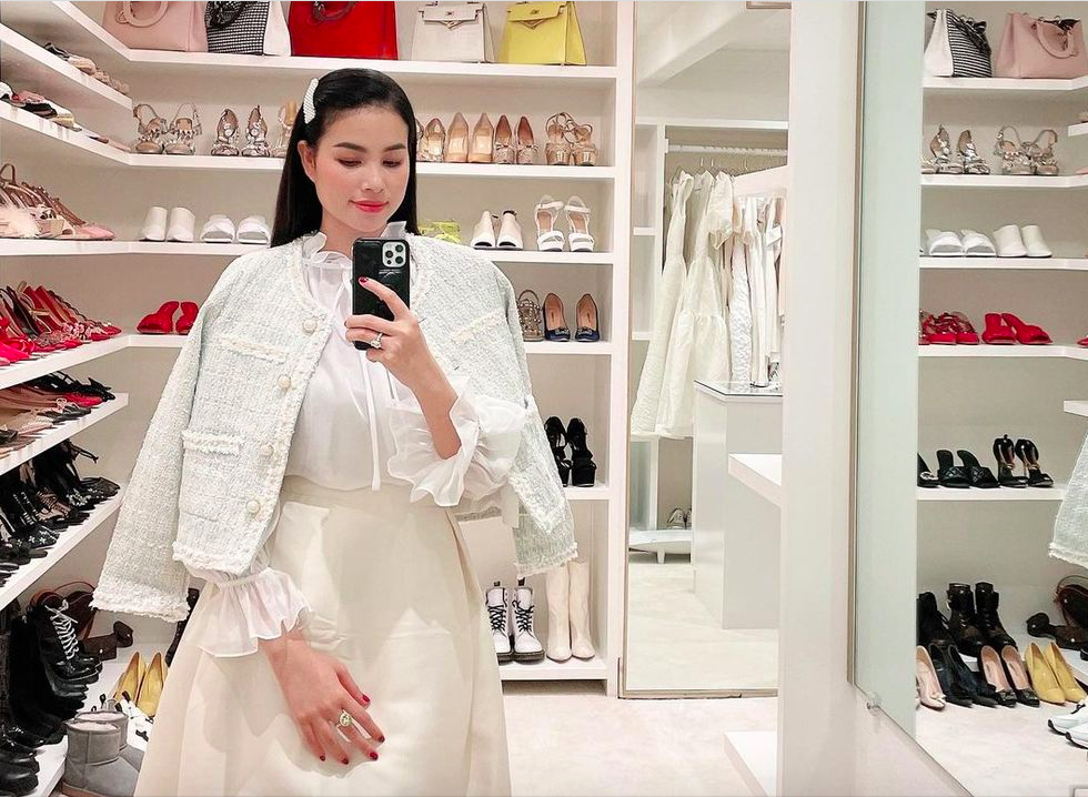 Giàu như Phạm Hương, than thở nỗi lòng mẹ bỉm cũng toát ra mùi tiền