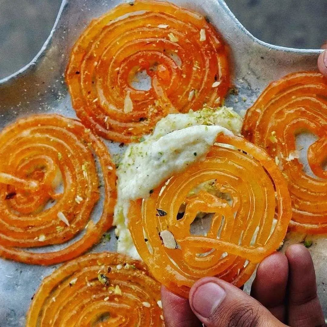 Jalebi, món bánh rán “vẽ bột” mà bạn không nên bỏ qua của ẩm thực đường phố Ấn Độ
