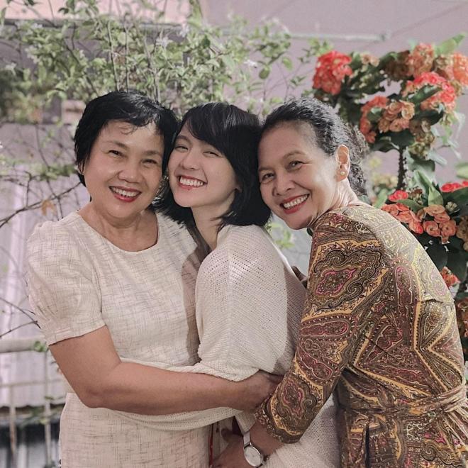 Hải Tú hiếm hoi khoe ảnh phụ huynh, nhan sắc mẹ ruột gây chú ý