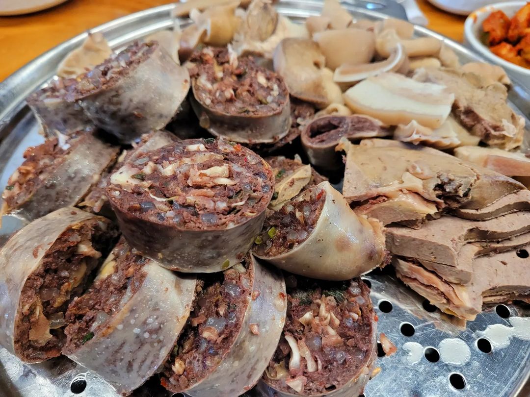 Sundae, món ăn đường phố nổi tiếng nhiều người mê nhưng có người chê 'kinh dị' ở Hàn Quốc