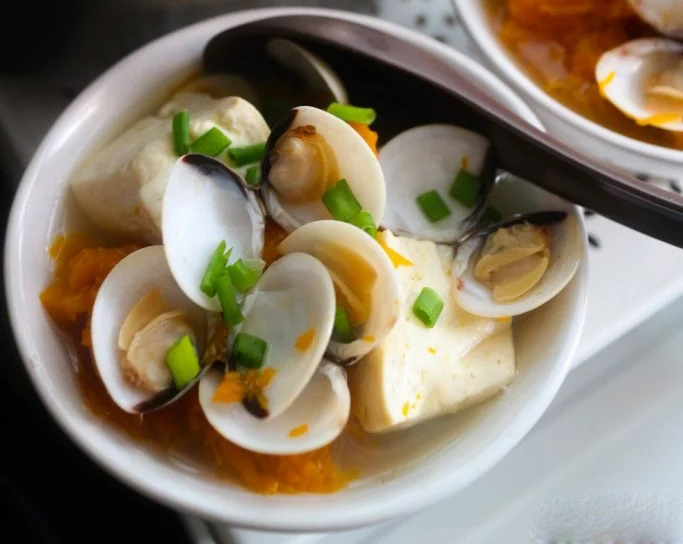 Cách nấu canh ngao đậu phụ đơn giản, thanh đạm mà đưa cơm cho bữa cơm chiều