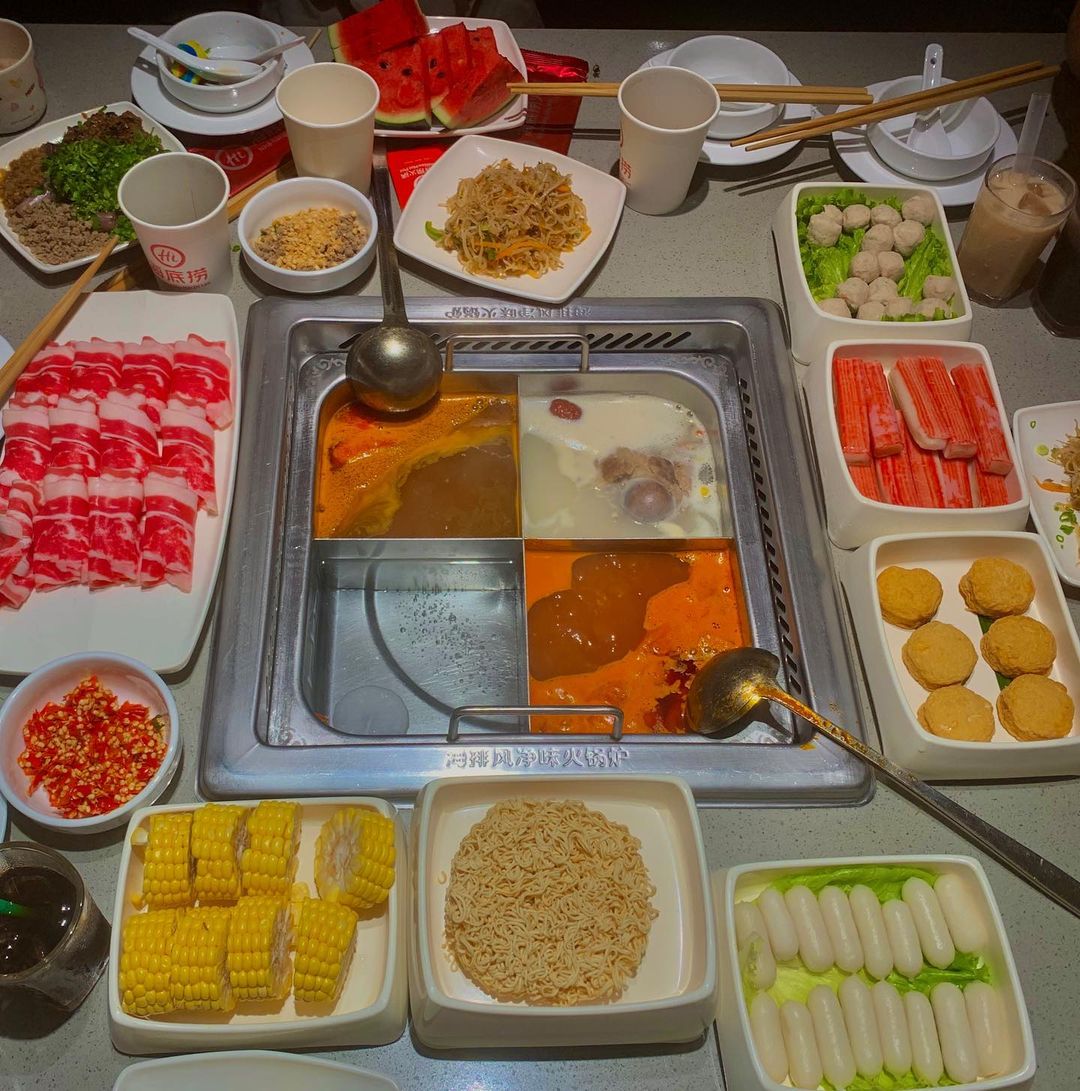 Giải mã lí do đi ăn Haidilao dù có thể tốn hơn nửa triệu nhưng không bao giờ vắng khách - Ảnh 1