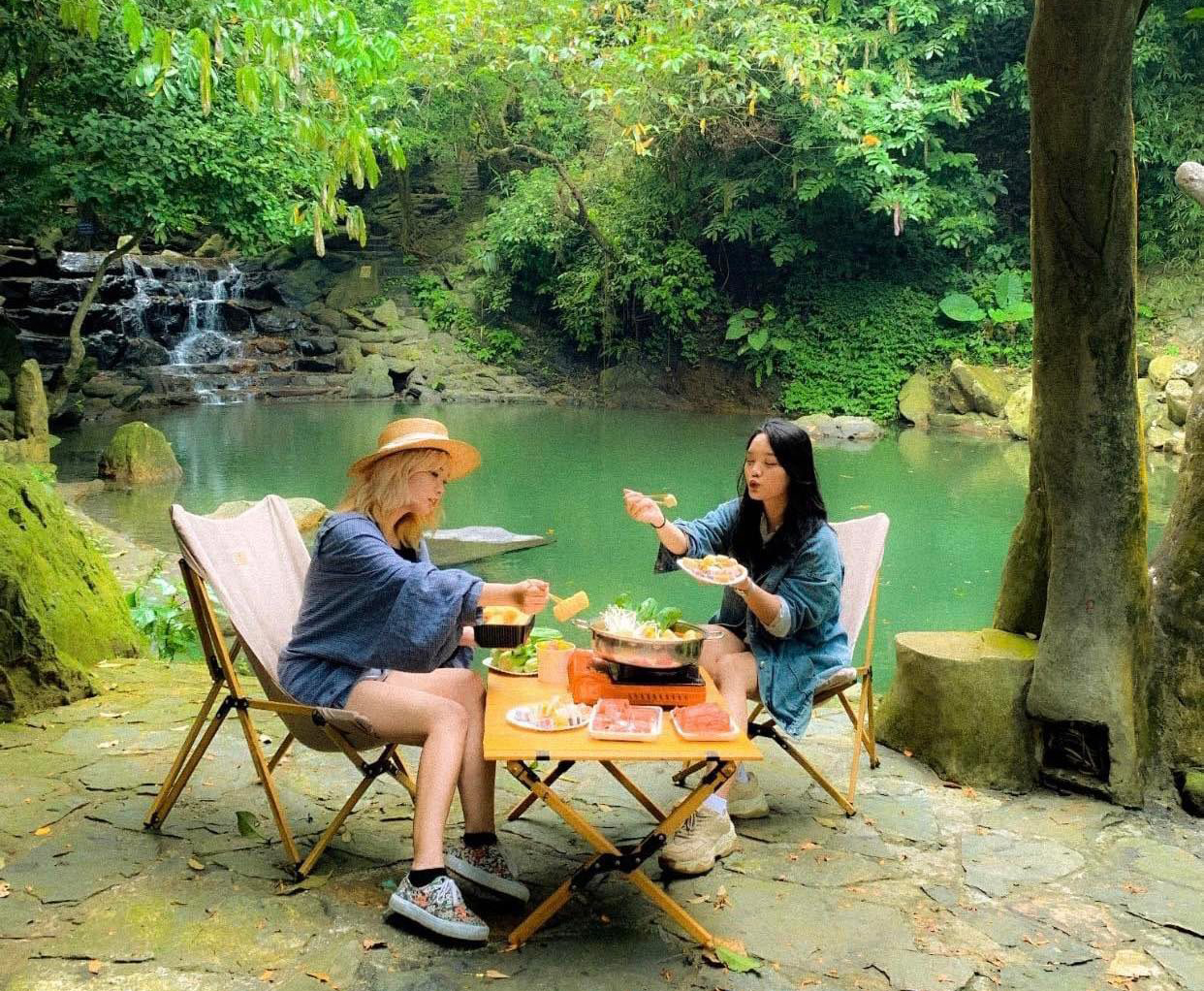 10+ điểm cắm trại gần Hà Nội để du lịch 30/4 và 1/5, nhóm bạn trẻ hay gia đình có con nhỏ đều hợp