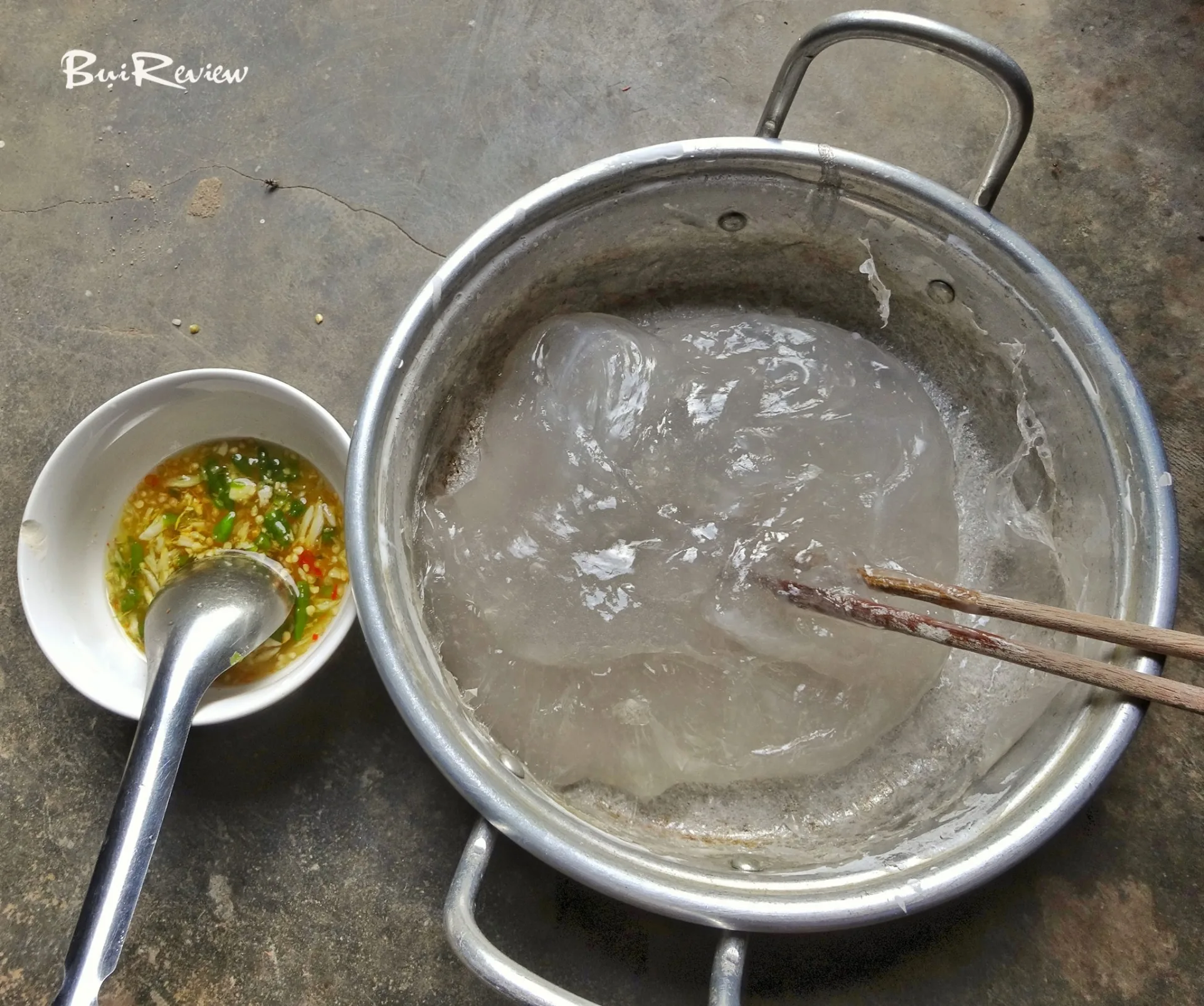 Bột mì nhứt quấy, món ăn lạ tai hoá ra lại là đặc sản gắn với tuổi thơ nhiều người Bình Định - Ảnh 2