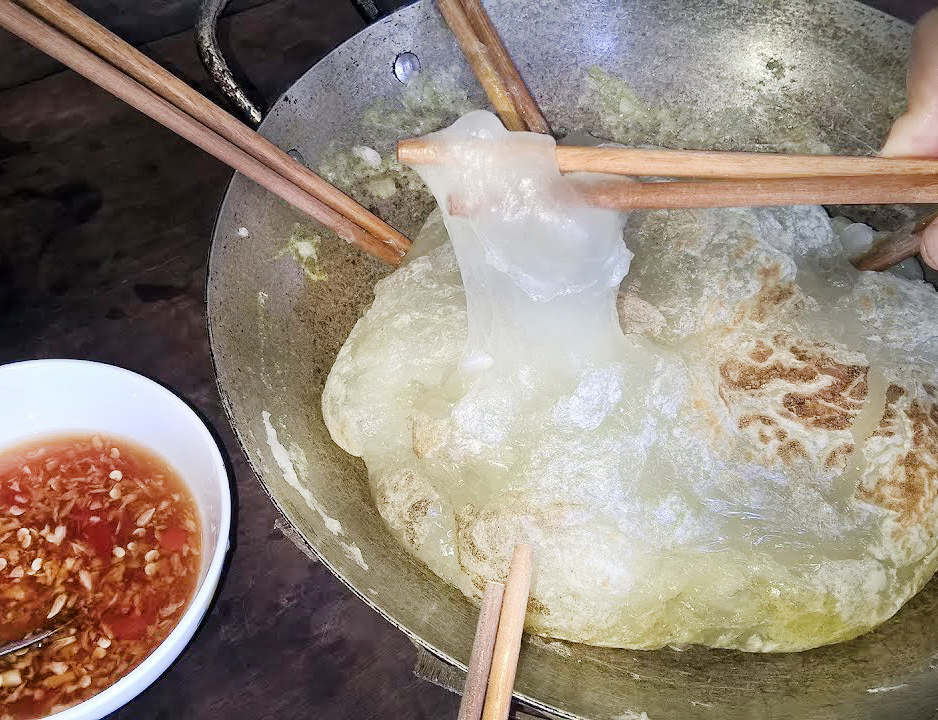 Bột mì nhứt quấy, món ăn lạ tai hoá, là đặc sản gắn với tuổi thơ nhiều người Bình Định