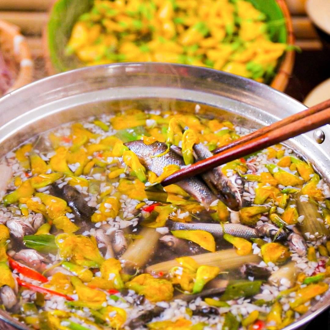Lẩu cá linh bông điên điển, đặc sản tiêu biểu của mùa nước nổi miền Tây