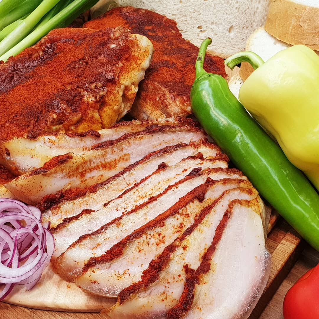 Salo, món mỡ muối, nhìn thì ngấy nhưng ăn ngon miễn bàn của người Nga - Ảnh 1