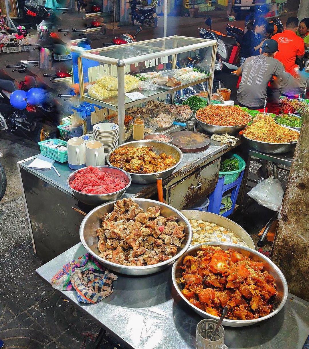 Hủ tiếu Mỹ Tho, món đặc sản hấp dẫn với phần topping đầy ú ụ của Tiền Giang - Ảnh 1