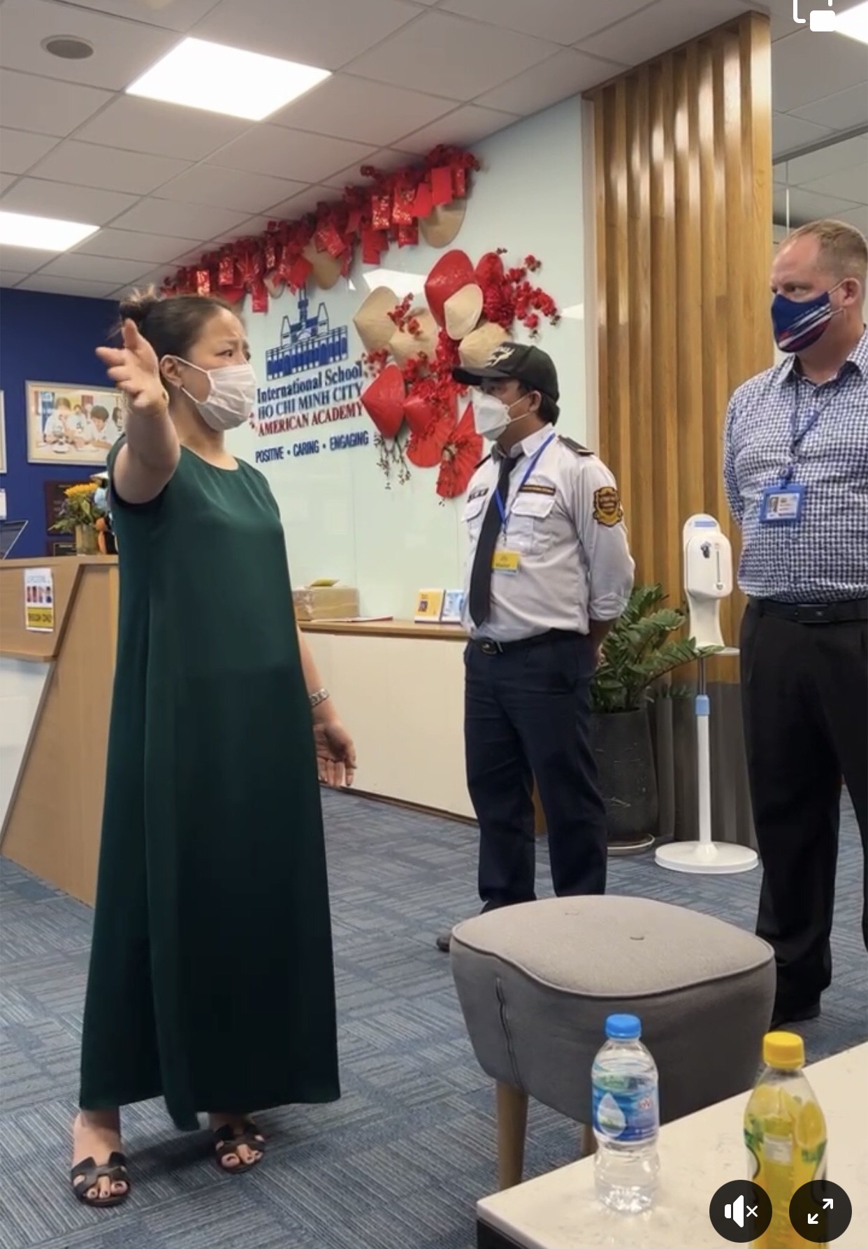 Trường quốc tế ISHCMC đưa ra thông cáo chính thức về vụ phụ huynh tố con bị đánh - Ảnh 1