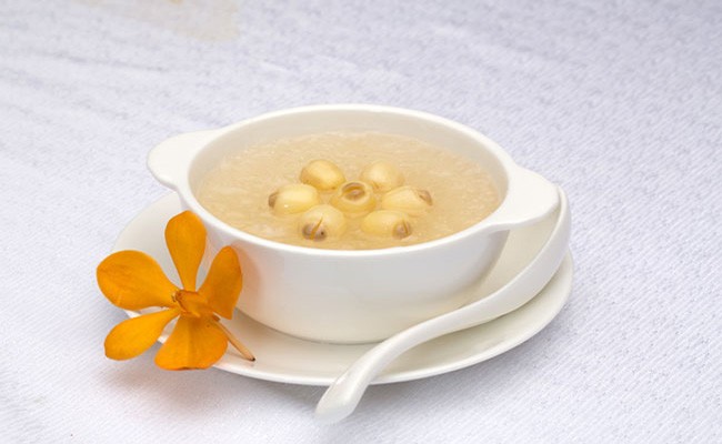 Hé lộ thực đơn đám cưới Minh Hằng, nhìn qua đã thấy cô dâu chiêu đãi khách toàn sơn hào hải vị - Ảnh 1