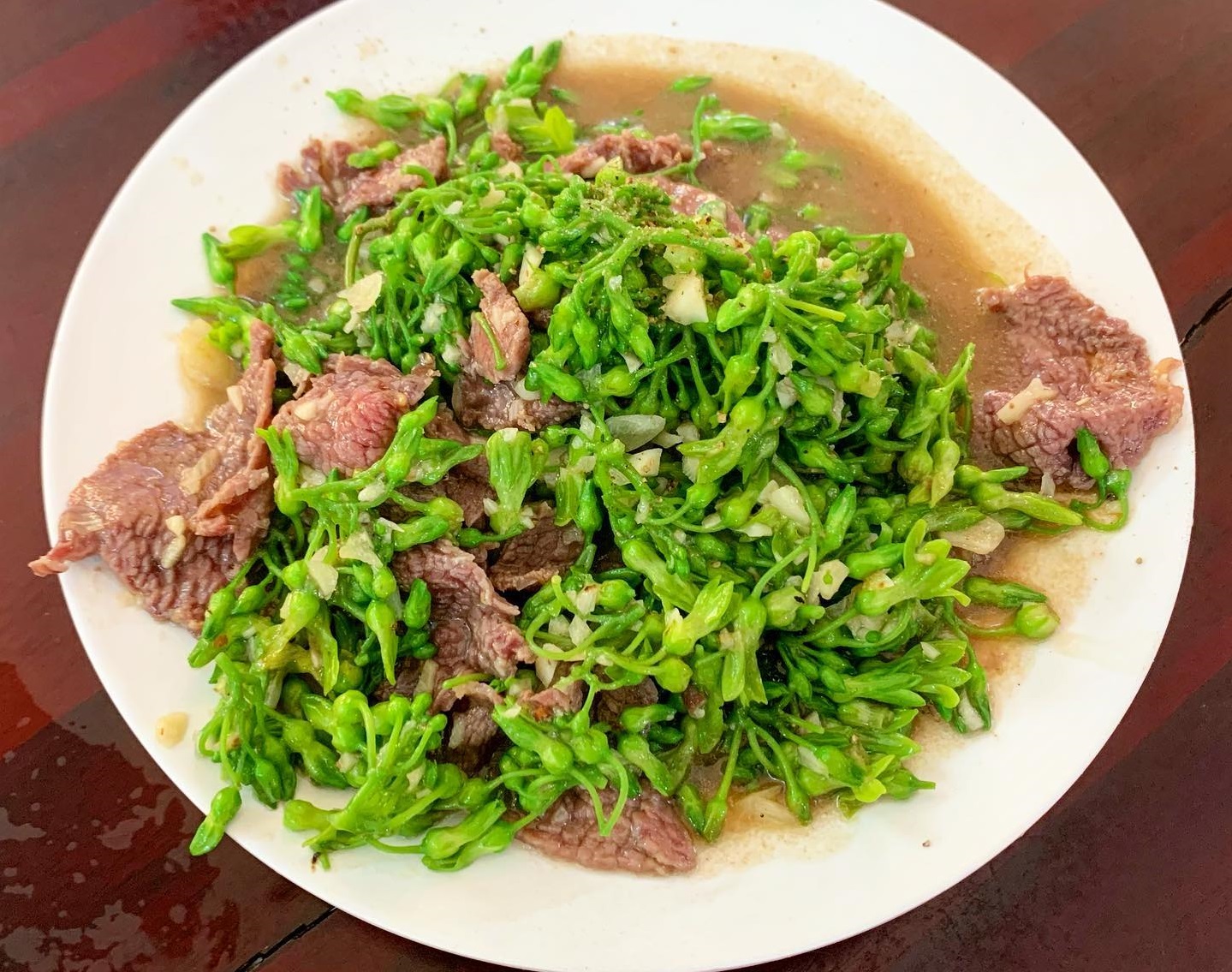 Cách làm thiên lý xào thịt bò, giòn ngon, bổ dưỡng cho những ngày hè oi ả - Ảnh 1