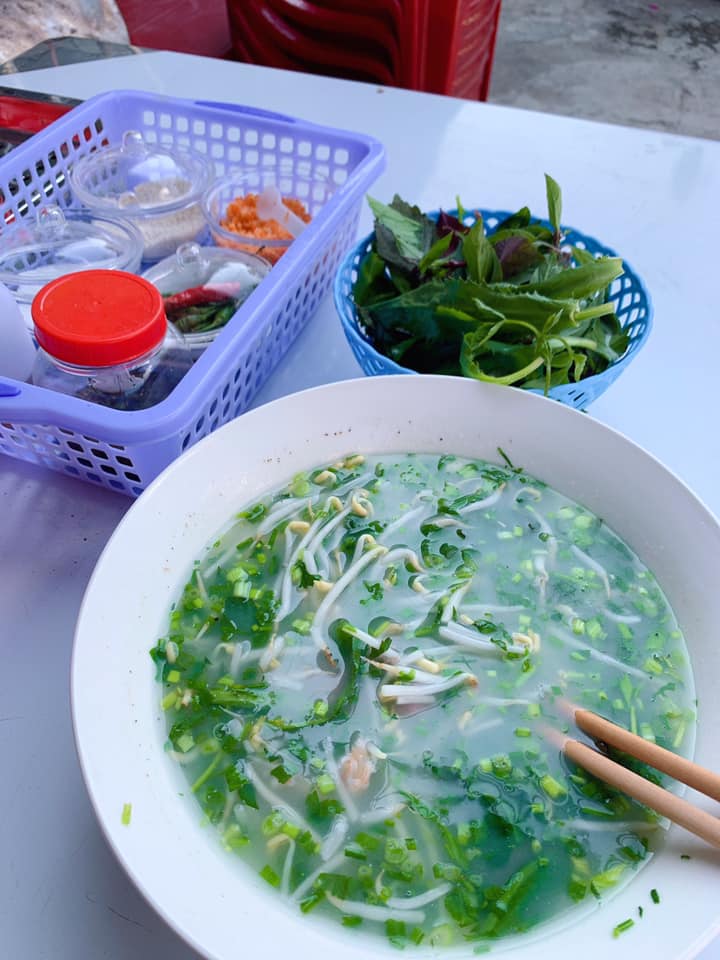 Bún nước, phiên bản biến tấu từ bún tôm Bình Định khiến nhiều người mê mẩn khi đến Kon Tum - Ảnh 1