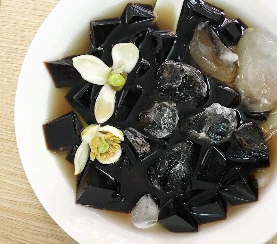 4 món đặc sản "đen sì" nhưng sức hấp dẫn không thể chối từ