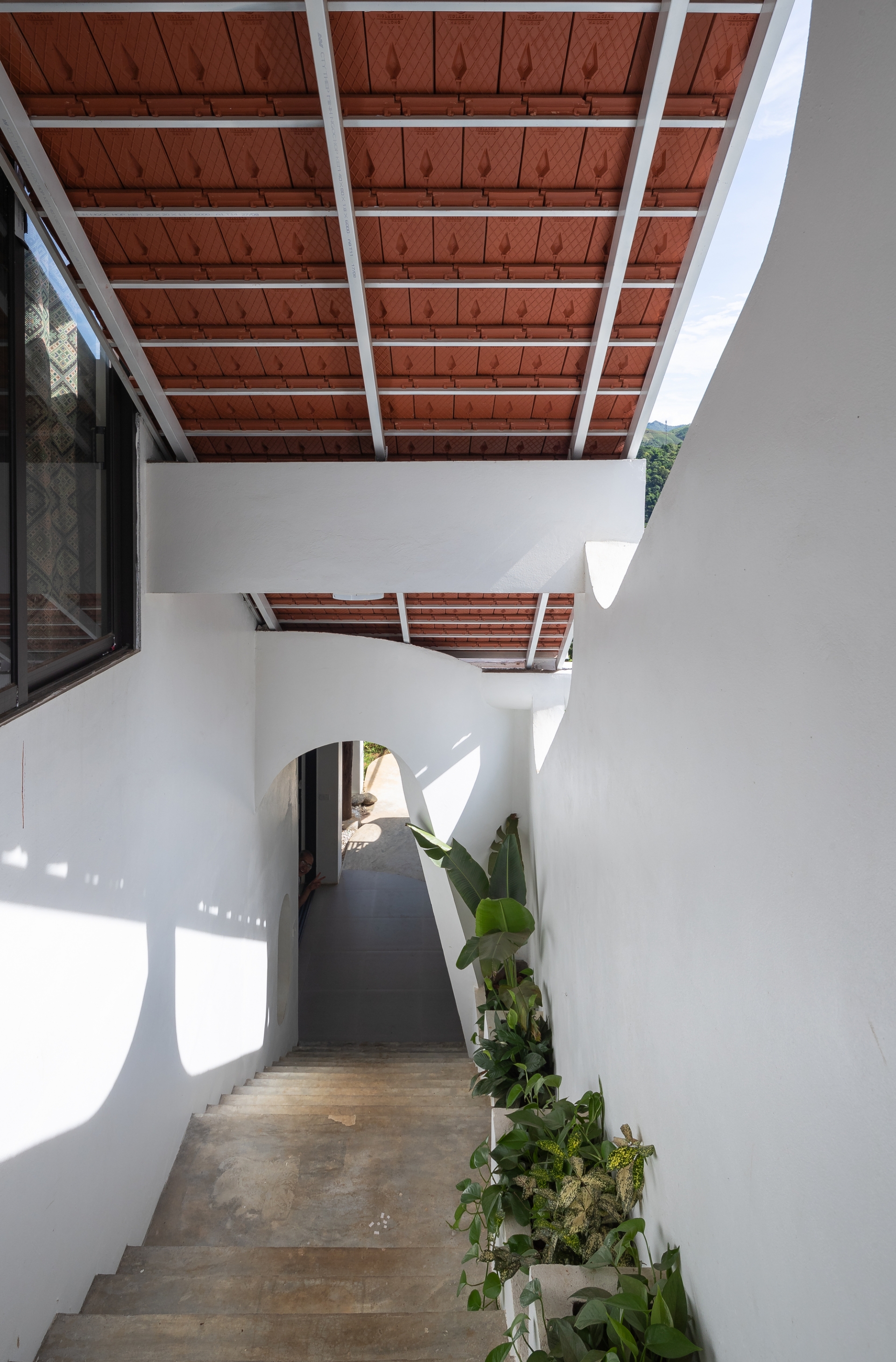 Ngôi nhà Sơn La khéo léo cải tạo bằng cách tận dụng vật liệu gạch cũ và mới cho cái nhìn ấn tượng - Ảnh 1