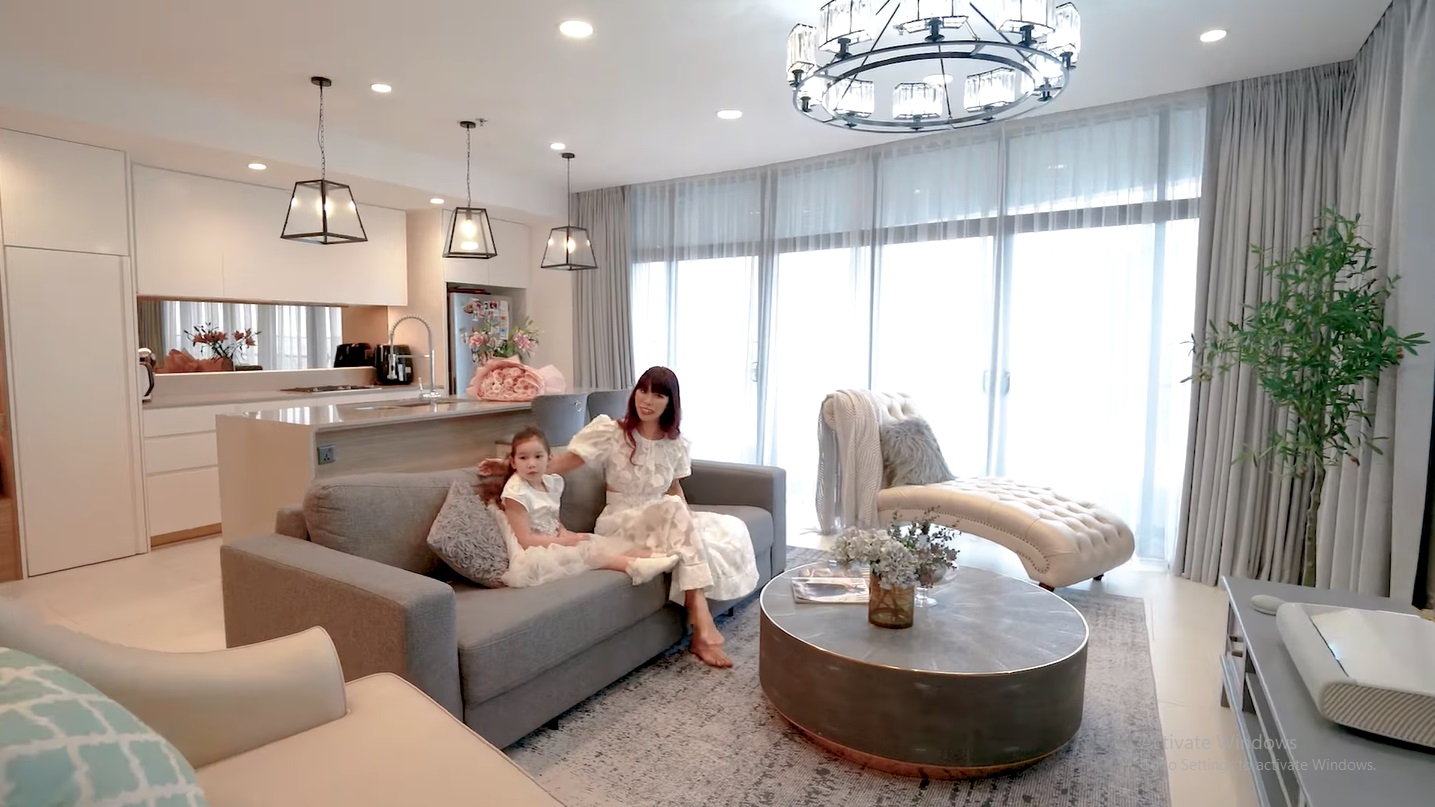 Căn hộ 14 tỷ của siêu mẫu Hà Anh: Phong cách Bắc Âu tối giản nhưng vẫn có nhiều chi tiết tinh tế - Ảnh 1