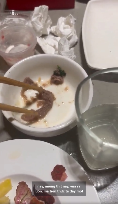 Chuỗi lẩu “quốc dân” Haidilao bị khách tố “gọi 2 đĩa thịt dê mà nhận lại 1 nồi nước súp” - Ảnh 1