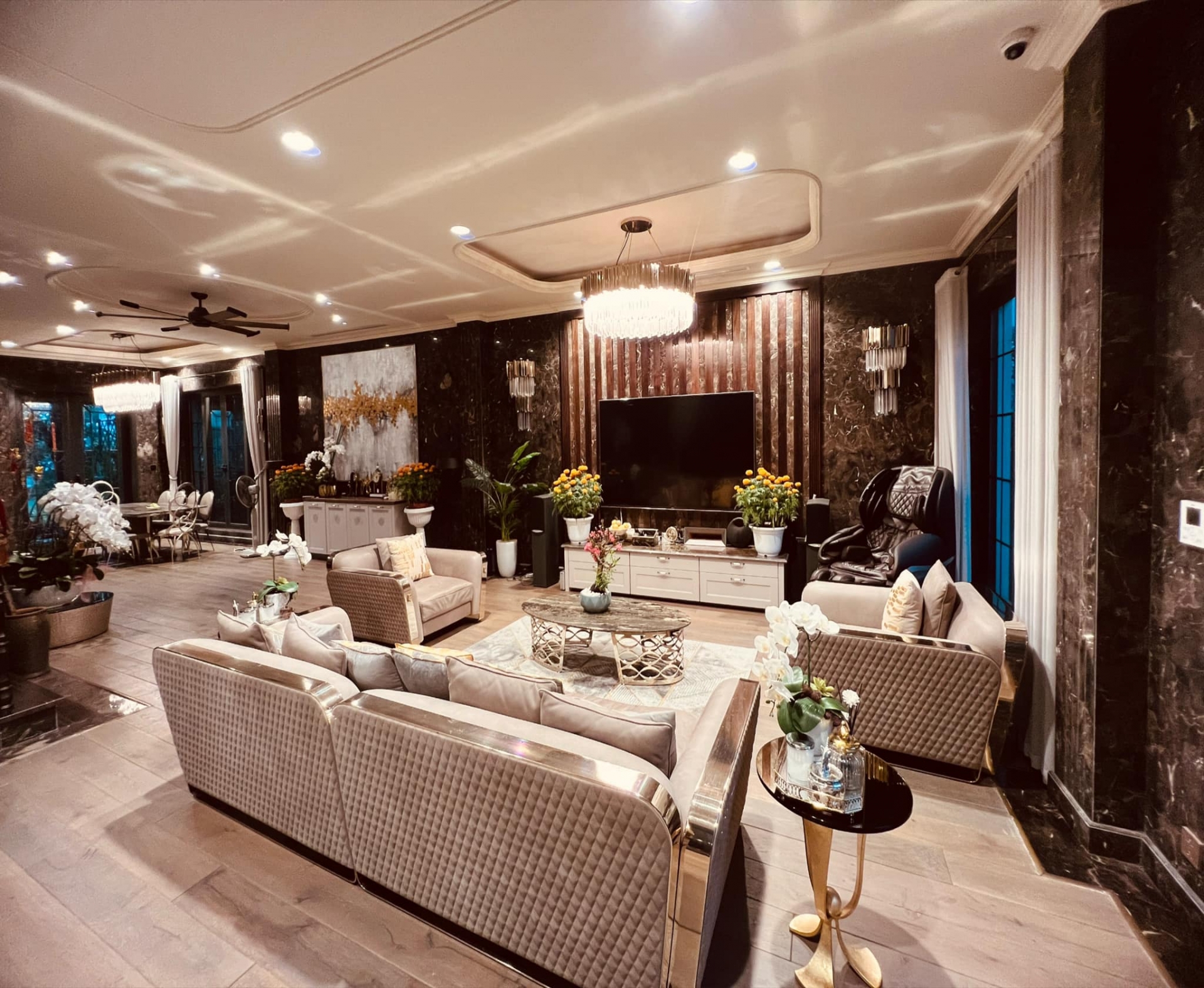 Biệt thự 2 triệu USD của Lã Thanh Huyền: Nội thất toàn đồ nhập khẩu, sang chảnh hết chỗ chê - Ảnh 2